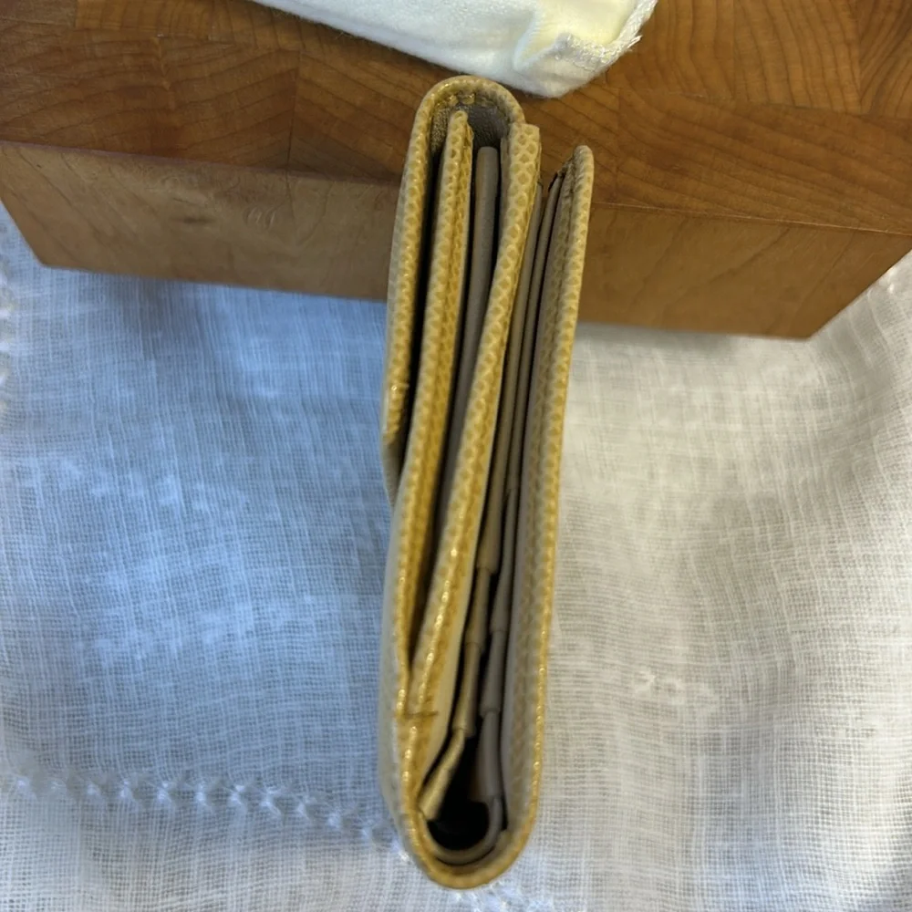 NWT MontBlanc glove leather with dust bag and box (damaged)